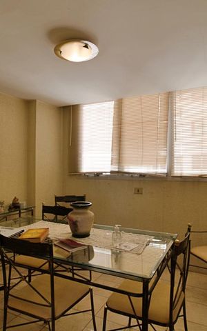 Apartamento à venda com 219m², 4 quartos e 2 vagas Apartamento à venda com 219m², 4 quartos e 2 vagasSala de Jantar