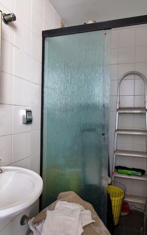 Apartamento à venda com 219m², 4 quartos e 2 vagas Apartamento à venda com 219m², 4 quartos e 2 vagasBanheiro de Serviço