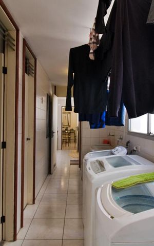 Apartamento à venda com 219m², 4 quartos e 2 vagas Apartamento à venda com 219m², 4 quartos e 2 vagasÁrea de Serviço