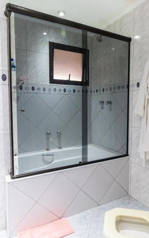 Apartamento à venda com 180m², 3 quartos e 4 vagas Apartamento à venda com 180m², 3 quartos e 4 vagasBanheiro da Suíte 2
