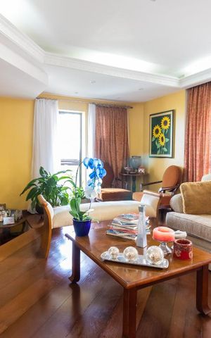 Apartamento à venda com 180m², 3 quartos e 4 vagas Apartamento à venda com 180m², 3 quartos e 4 vagasSala de Visita