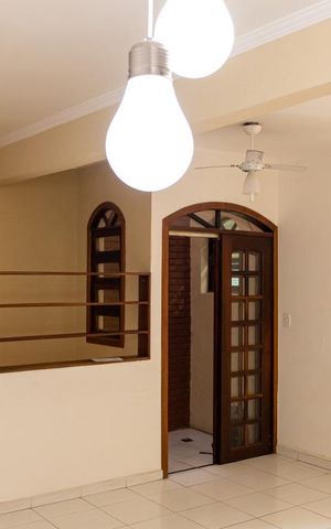 Casa à venda com 120m², 3 quartos e 6 vagas Casa à venda com 120m², 3 quartos e 6 vagasSala