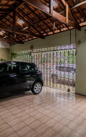 Casa à venda com 250m², 3 quartos e 3 vagasGaragem