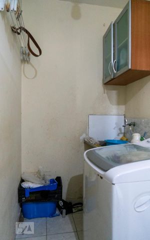 Casa à venda com 148m², 4 quartos e 2 vagas Casa à venda com 148m², 4 quartos e 2 vagasLavanderia