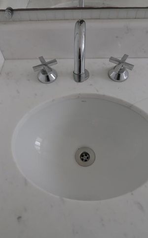 Apartamento à venda com 198m², 3 quartos e 3 vagasBanheiro da Suíte 2 - pia