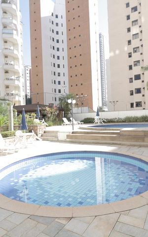 Apartamento à venda com 198m², 3 quartos e 3 vagasÁrea comum - Piscina