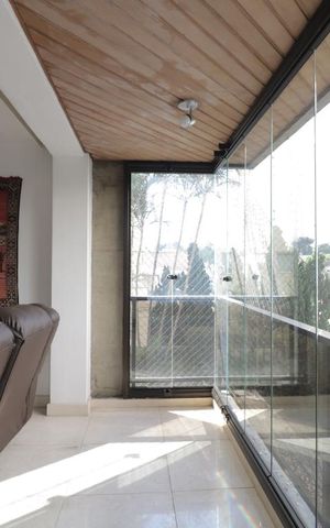 Apartamento à venda com 198m², 3 quartos e 3 vagasSacada da Sala