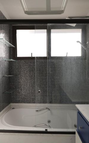 Apartamento à venda com 198m², 3 quartos e 3 vagasBanheiro da Suite 3