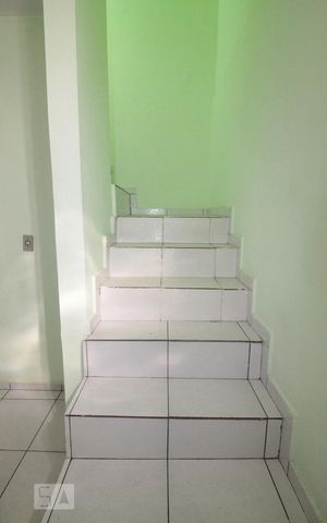 Studio para alugar com 40m², 1 quarto e sem vagaescada acesso dormitorio