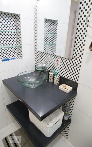Casa à venda com 185m², 5 quartos e 3 vagas Casa à venda com 185m², 5 quartos e 3 vagasBanheiro 2
