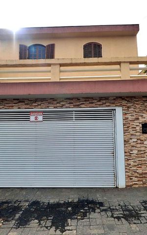 Casa à venda com 300m², 3 quartos e 3 vagasFachada