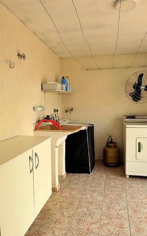 Casa à venda com 300m², 3 quartos e 3 vagasÁrea de Serviço