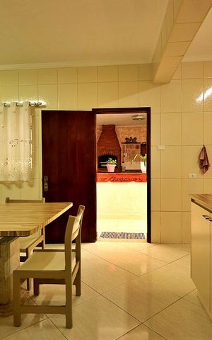 Casa à venda com 300m², 3 quartos e 3 vagasCozinha 