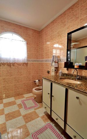 Casa à venda com 300m², 3 quartos e 3 vagasBanheiro 1