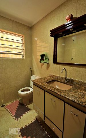 Casa à venda com 300m², 3 quartos e 3 vagasBanheiro 2