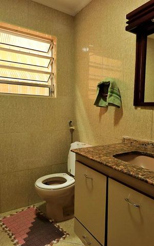 Casa à venda com 300m², 3 quartos e 3 vagasBanheiro 2