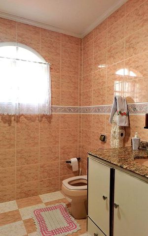 Casa à venda com 300m², 3 quartos e 3 vagasBanheiro 1