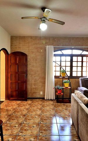 Casa à venda com 300m², 3 quartos e 3 vagasSala