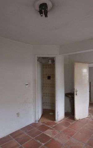 Casa à venda com 306m², 4 quartos e 4 vagas Casa à venda com 306m², 4 quartos e 4 vagasDependência