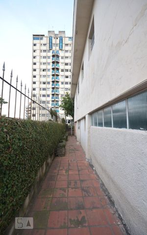 Casa à venda com 306m², 4 quartos e 4 vagas Casa à venda com 306m², 4 quartos e 4 vagasCorredor