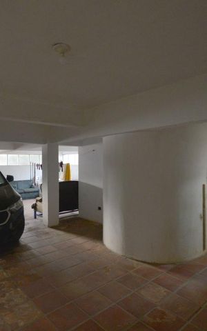 Casa à venda com 306m², 4 quartos e 4 vagas Casa à venda com 306m², 4 quartos e 4 vagasGaragem