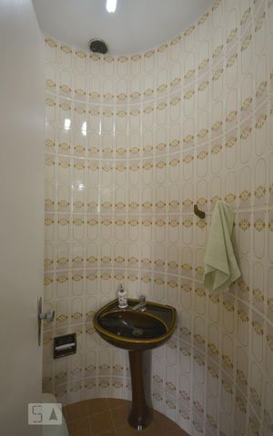 Casa à venda com 306m², 4 quartos e 4 vagas Casa à venda com 306m², 4 quartos e 4 vagasLavabo