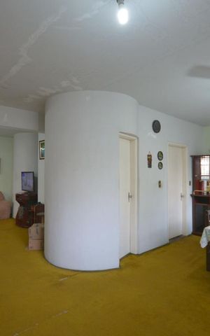 Casa à venda com 306m², 4 quartos e 4 vagas Casa à venda com 306m², 4 quartos e 4 vagasSala