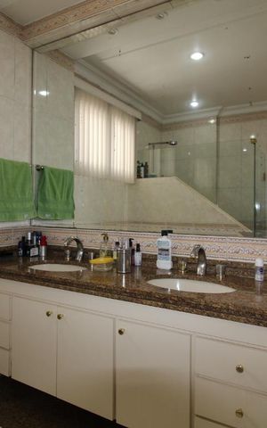 Apartamento à venda com 303m², 3 quartos e 4 vagasBanheiro Suite 1 master 