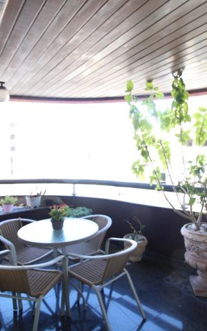 Apartamento à venda com 303m², 3 quartos e 4 vagasVaranda Sala