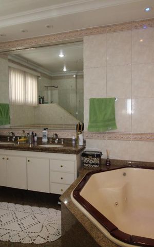 Apartamento à venda com 303m², 3 quartos e 4 vagasBanheiro Suite 1 master 