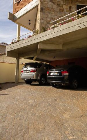 Casa à venda com 424m², 5 quartos e 5 vagasFachada