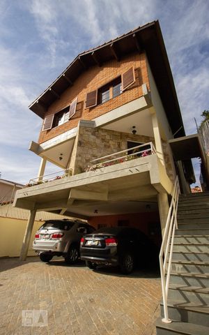 Casa à venda com 424m², 5 quartos e 5 vagasFachada