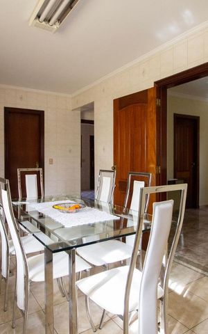 Casa à venda com 424m², 5 quartos e 5 vagasCozinha