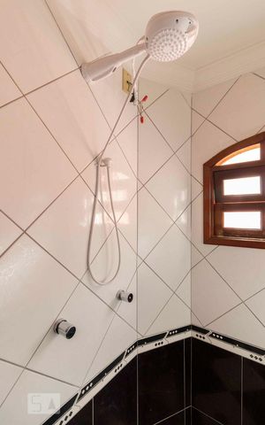 Casa à venda com 320m², 4 quartos e 2 vagas Casa à venda com 320m², 4 quartos e 2 vagasLavabo