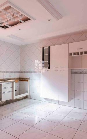 Casa à venda com 320m², 4 quartos e 2 vagas Casa à venda com 320m², 4 quartos e 2 vagasCozinha