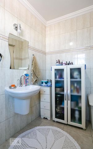 Casa à venda com 134m², 4 quartos e 2 vagas Casa à venda com 134m², 4 quartos e 2 vagasBanheiro da Suíte 1