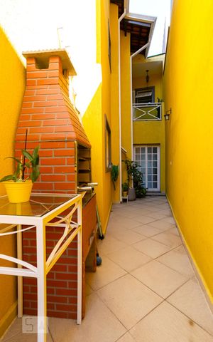 Casa à venda com 134m², 4 quartos e 2 vagas Casa à venda com 134m², 4 quartos e 2 vagasCorredor/Churrasqueira