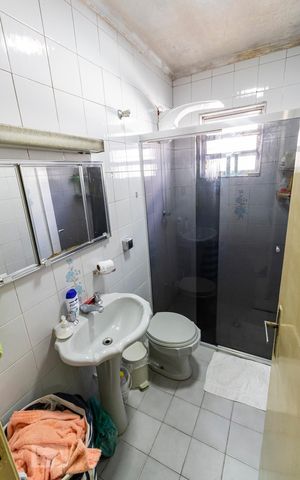 Casa à venda com 188m², 3 quartos e 3 vagasBanheiro social