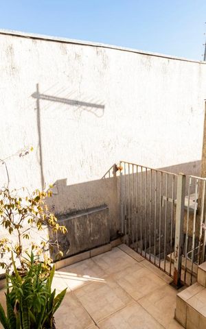 Casa à venda com 188m², 3 quartos e 3 vagasFundos