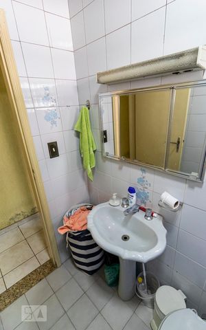 Casa à venda com 188m², 3 quartos e 3 vagasBanheiro social