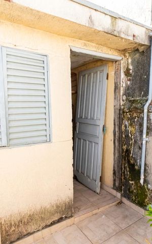 Casa à venda com 188m², 3 quartos e 3 vagasFundos