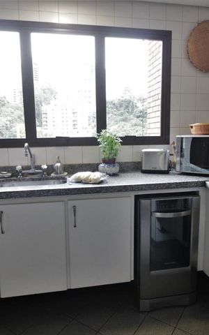 Apartamento à venda com 130m², 2 quartos e 2 vagasCozinha