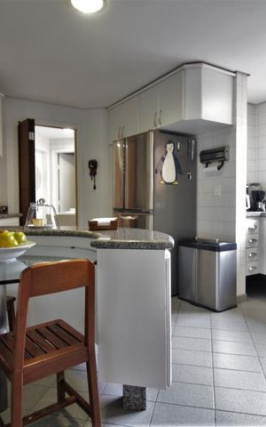 Apartamento à venda com 130m², 2 quartos e 2 vagasCozinha