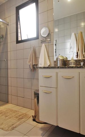 Apartamento à venda com 130m², 2 quartos e 2 vagasBanheiro da suíte