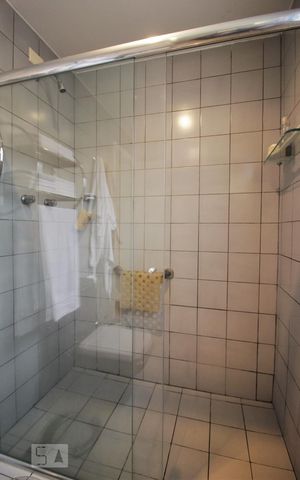 Apartamento à venda com 130m², 2 quartos e 2 vagasBanheiro da suíte
