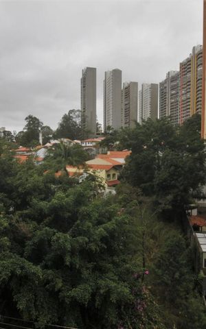 Apartamento à venda com 130m², 2 quartos e 2 vagasVista da suíte