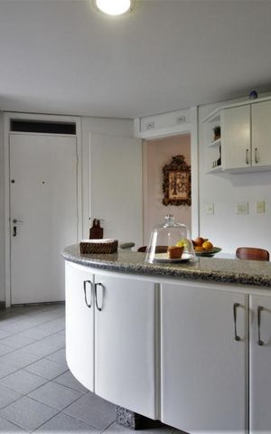 Apartamento à venda com 130m², 2 quartos e 2 vagasCozinha