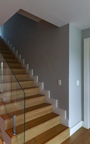 Casa para alugar com 700m², 5 quartos e 7 vagasEscada