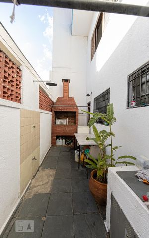 Casa à venda com 104m², 3 quartos e 2 vagas Casa à venda com 104m², 3 quartos e 2 vagasÁrea Externa