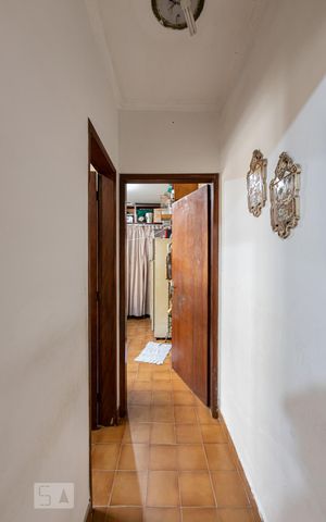 Casa à venda com 104m², 3 quartos e 2 vagas Casa à venda com 104m², 3 quartos e 2 vagasCorredor
